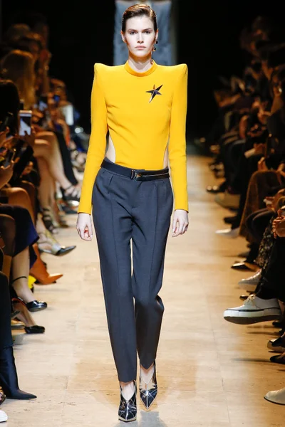 Look 17
